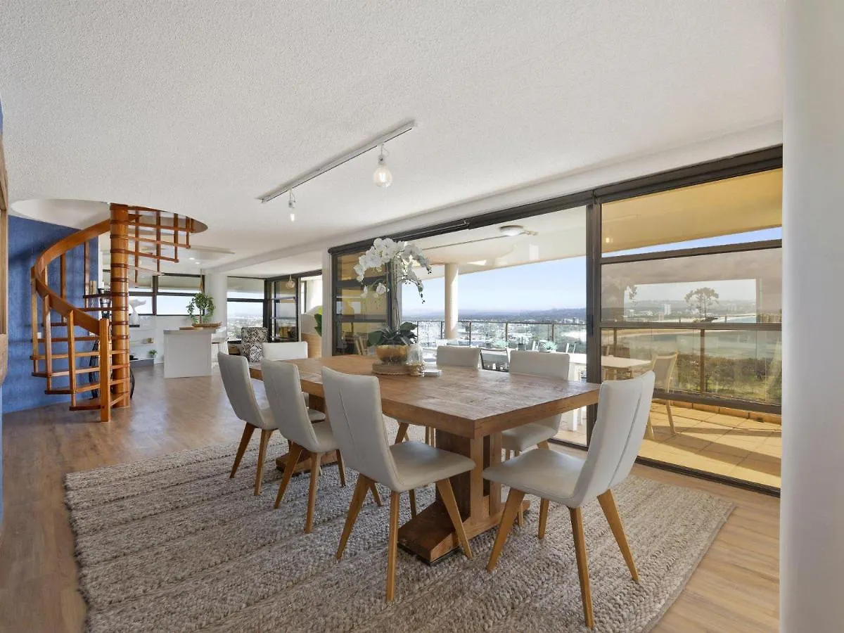 Апартаменты The Penthouse @ Point Cartwright - Instant Hotel Winner 2019 Buddina