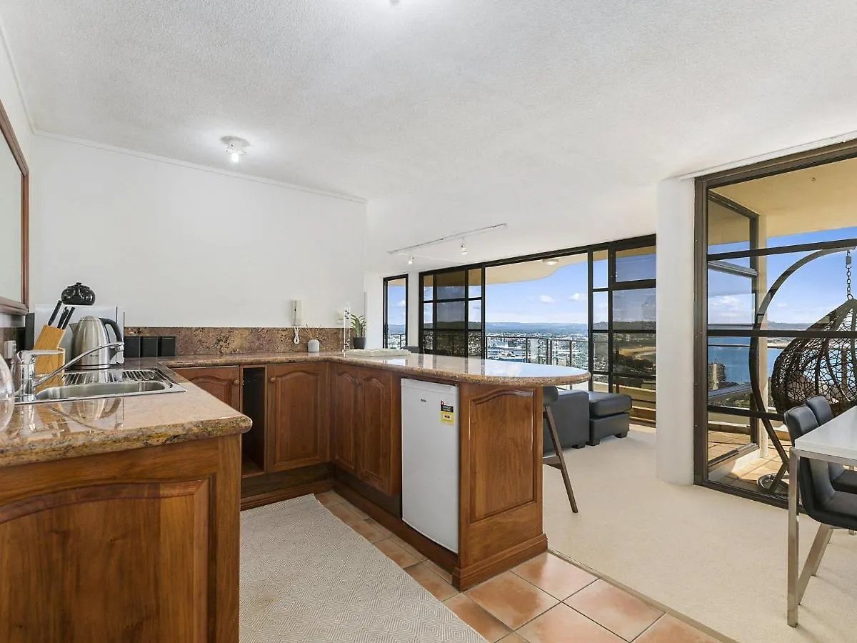 Апартаменты The Penthouse @ Point Cartwright - Instant Hotel Winner 2019 Buddina